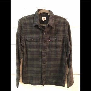 Levi’s Hunter Green plaid flannel- never worn NWT